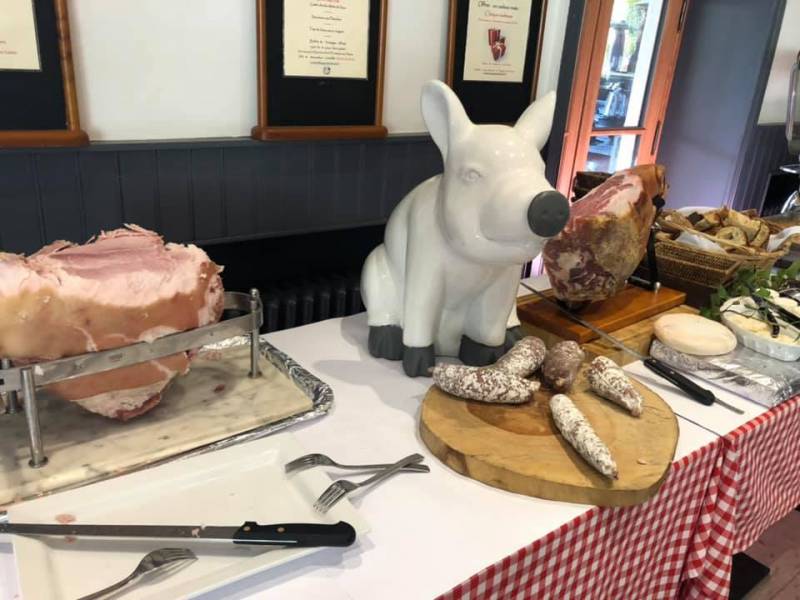 Buffet mâchon lyonnaise près de lyon